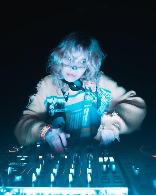 Silver Scarab Bridge Fishbone w/ Moons Face Chain - HearRingz